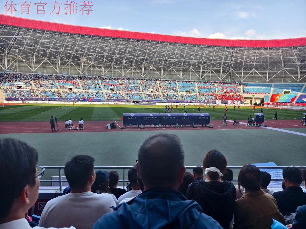 陕西安康市首届三省五地市足球邀请赛拉开战幕